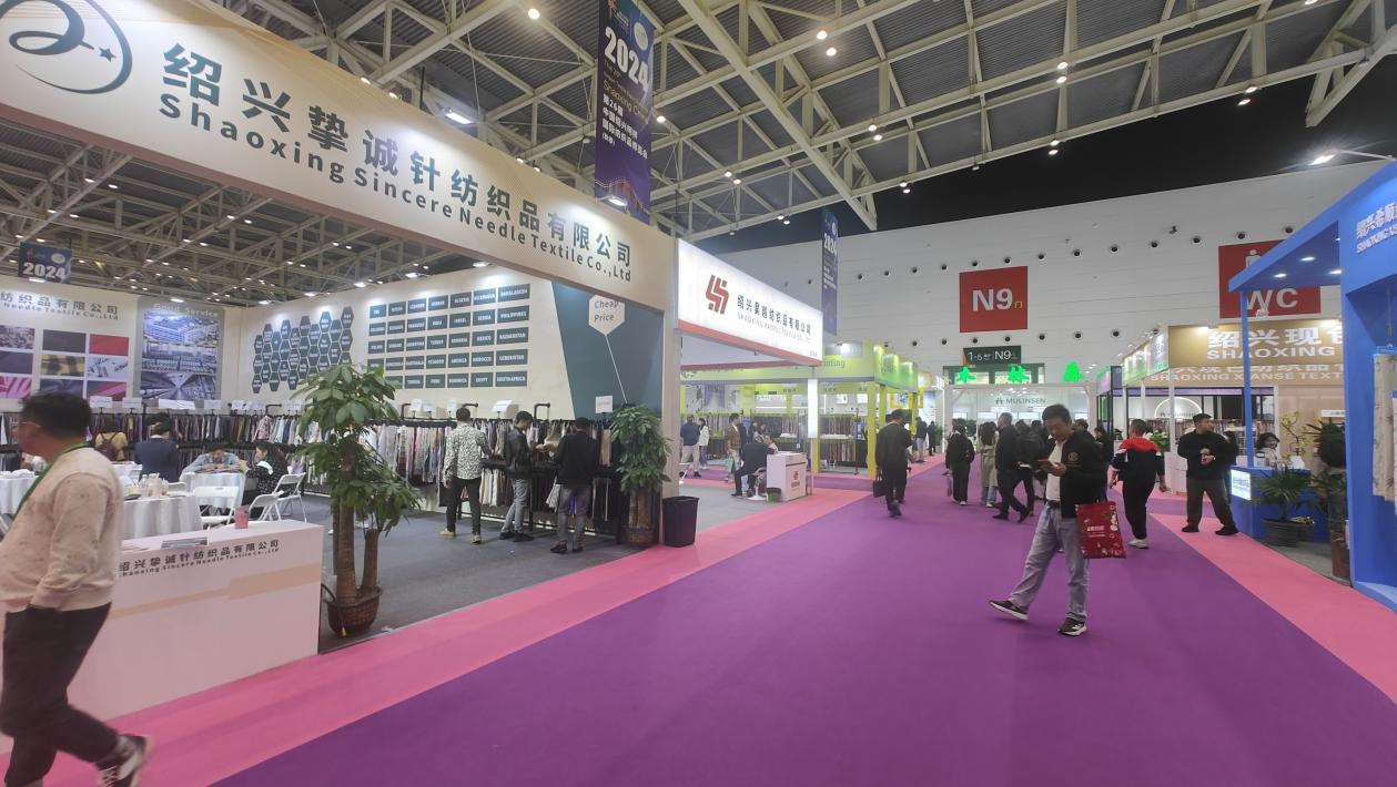 共织行业新商机,2024中国绍兴柯桥纺博会举行-新华网