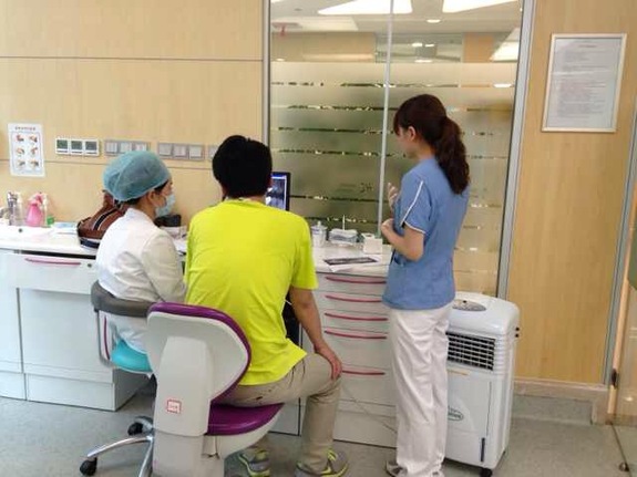 国庆长假第一天 杭州牙科医院接诊量增五成