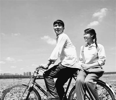 青春雷锋 掀观影热:在市场突围中传播主流价值