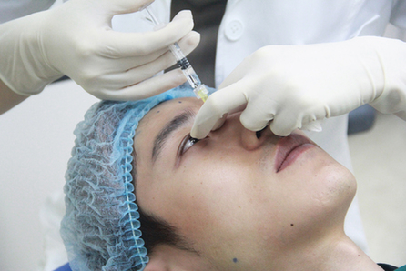 韩国超人气男神现身杭州 为开新演唱会紧急微