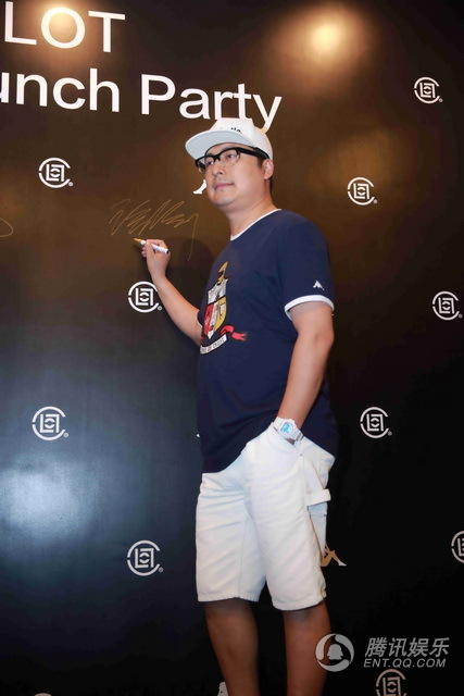 陈冠希<em>非主流发型</em>亮相 叹发片费时要专心从商