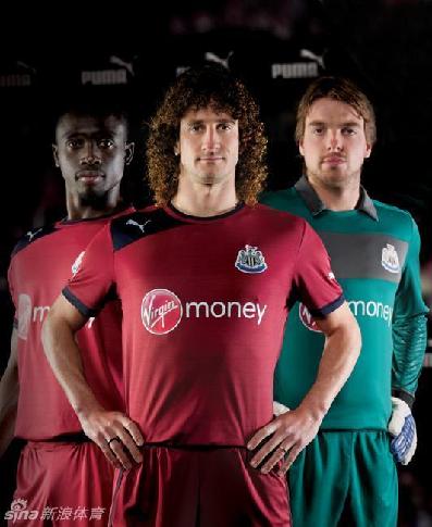 高清- 英超新赛季球衣:曼联红方格利物浦紫色系