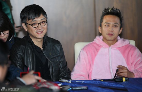 杨幂邓超着情侣睡衣拍《分手大师》 杨幂素颜