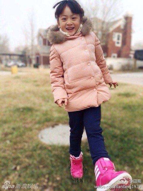 张亮田雨橙金宇彬 明星卖萌浮夸私照曝光(图)