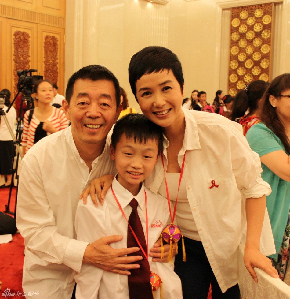 蒋雯丽顾长卫传婚变后首亮相 恩爱回击传闻(图