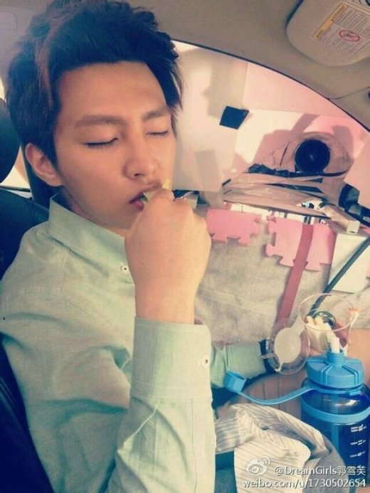 无节操卖萌:邓紫棋 <em>金鱼嘴</em> 张国荣也装可爱