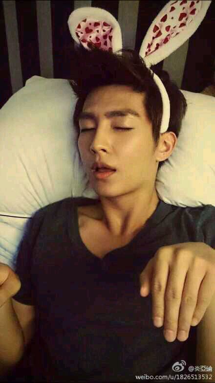 无节操卖萌:邓紫棋 金鱼嘴 张国荣也装可爱