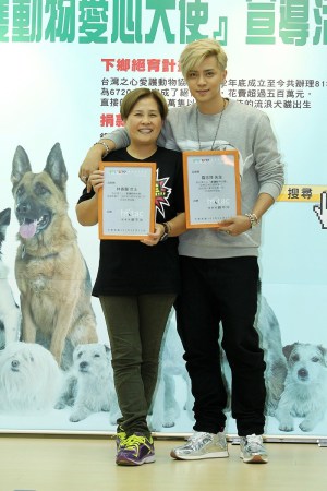 罗志祥任保护动物爱心大使 舒淇小猪 拥吻