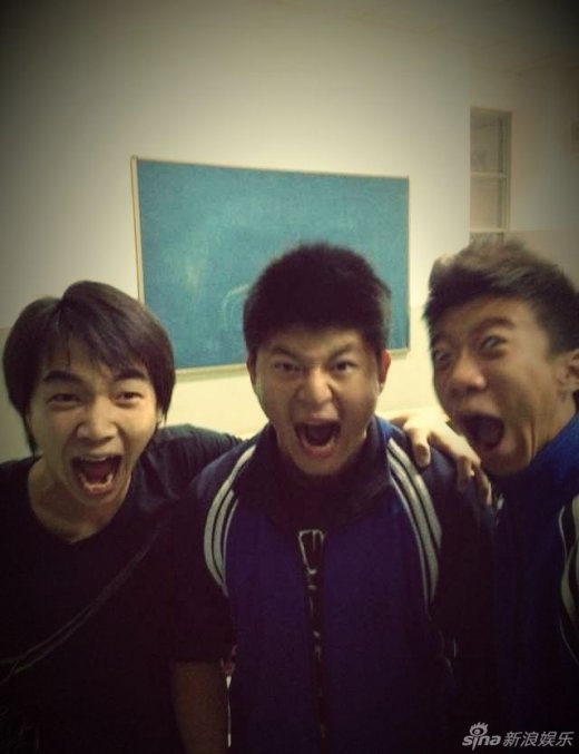 50岁黄安帅气儿子近照曝光 能歌擅演才艺多