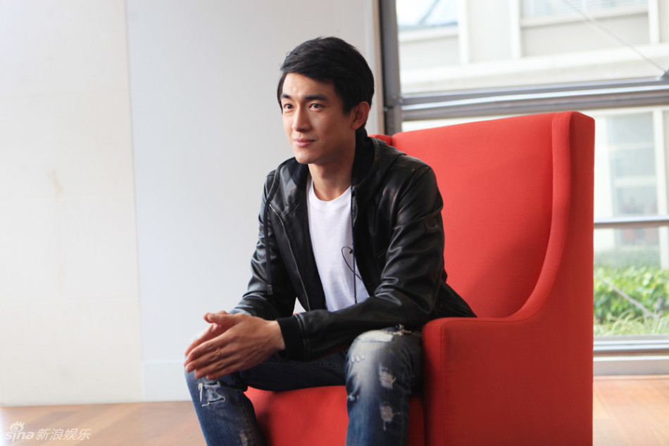 王丽坤闪耀亚太电影节红毯 林更新帅气顽皮(组