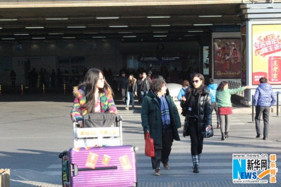 杨恭如低调现身首都机场 事业重心疑似转移北