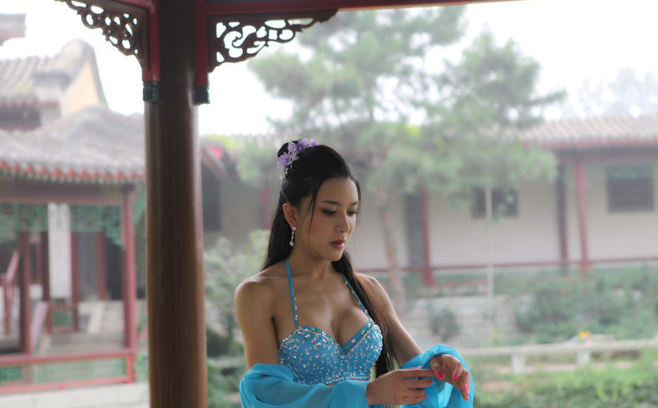 组图:<em>3D</em>金瓶梅片场照曝光 龚玥菲爆乳起舞