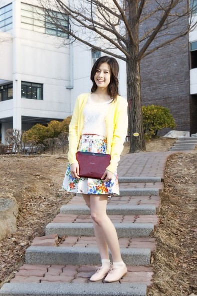 首尔大学女神低胸<em>网袜</em>拍杂志 甜笑露<em>长腿</em>(图