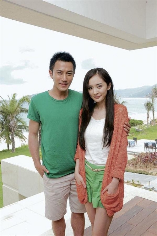 刘恺威父亲否认杨幂怀双胞胎 为子支招:床要小