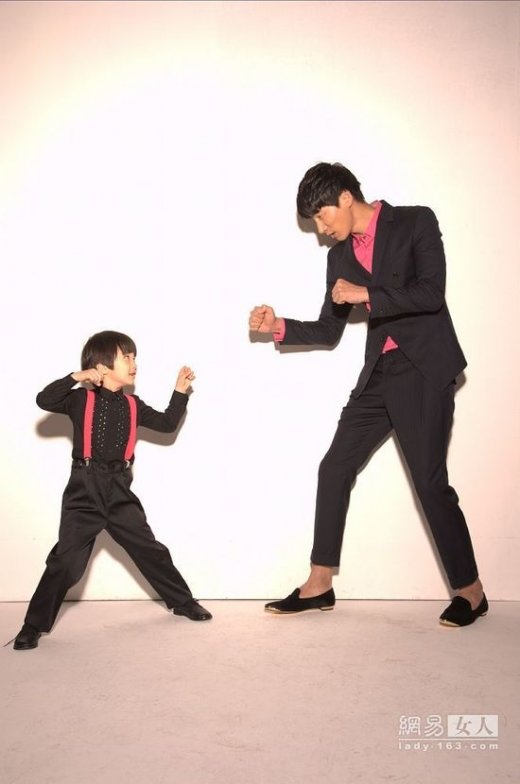 张亮天天父子时尚大片曝光 潮装走秀名模范十