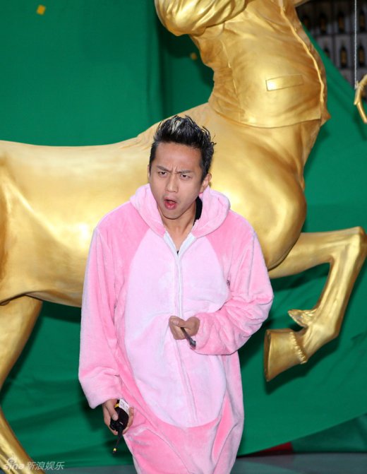 杨幂邓超着情侣睡衣拍《分手大师》 杨幂素颜