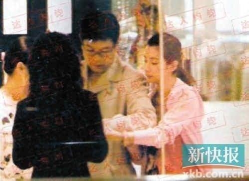 李冰冰与男子电梯拥吻视频曝光 已有10岁儿子