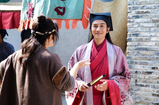 两个刘恺威荧屏对打 搞笑唐伯虎PK治愈系暖男