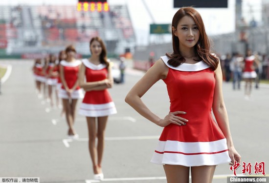 F1韩国站靓丽赛车女郎抢镜(组图)