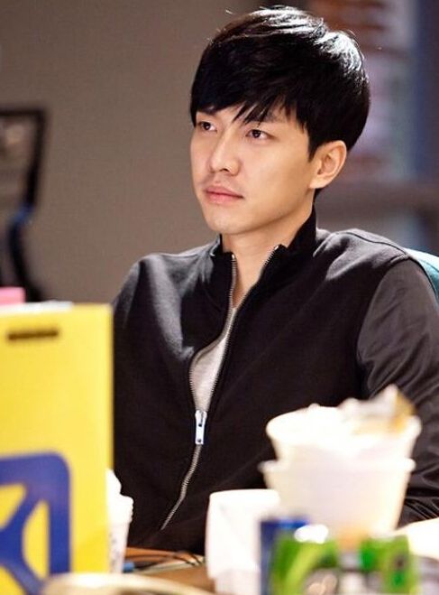 李胜基被道具刀刺伤眼 致角膜和眼球受伤(图)