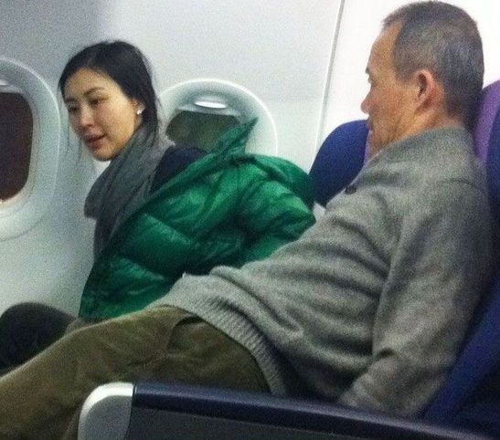 王石携女友回国首谈婚变 与汶川捐款门比不算