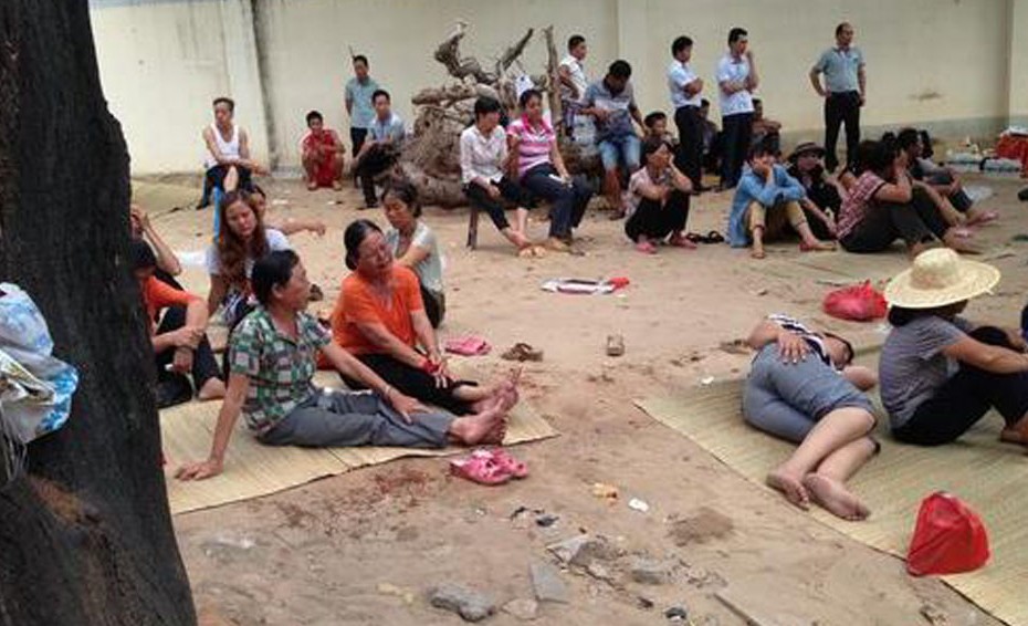 三亚3学生疑遭协警挥棍追赶几公里遇车祸身亡