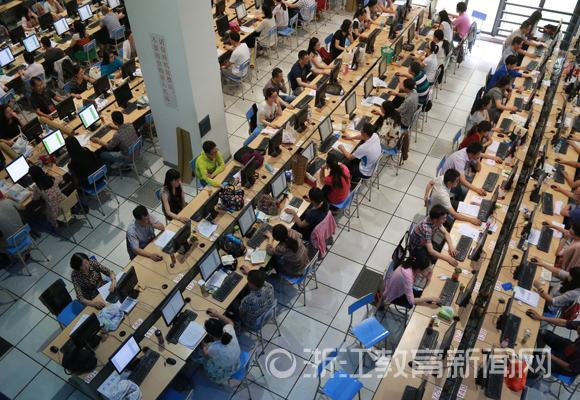 揭秘2015浙江高考阅卷现场 满分作文须过4道