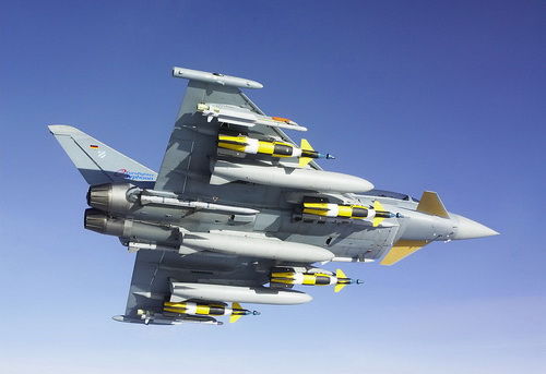 中国首款四代半战机歼10B量产 足以单挑欧洲