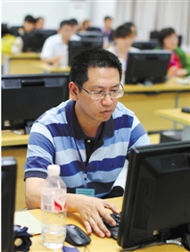 杭城中考阅卷正式开始 20<em>日批</em>完23日上午可查