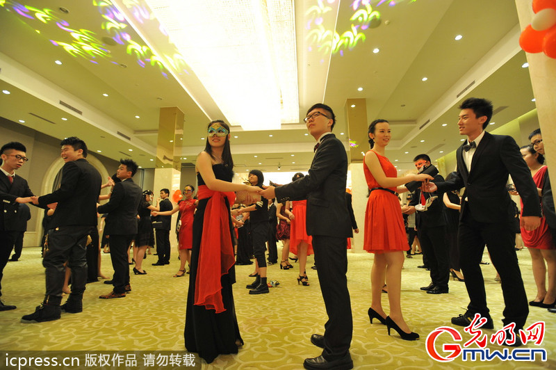 记者就此采访张纽约