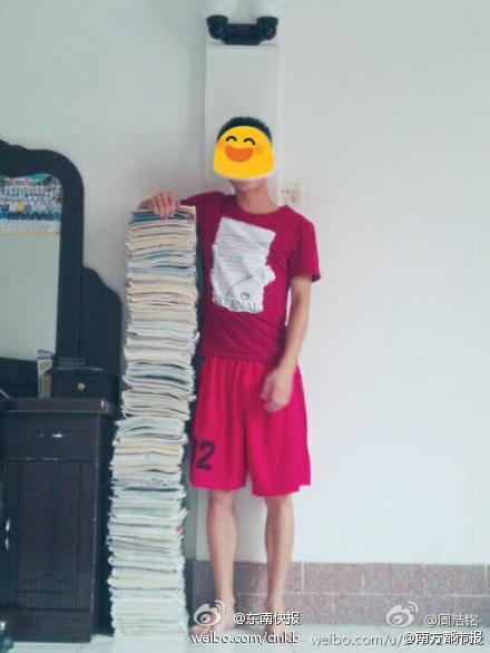 高考结束 高三毕业学霸晒教材