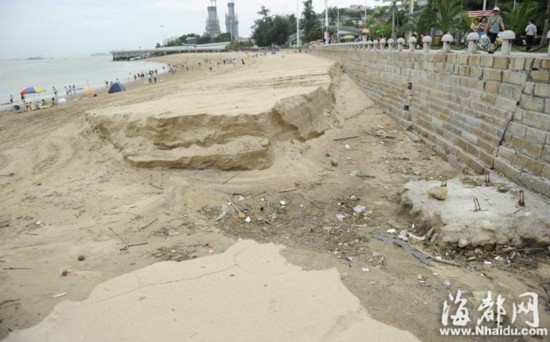 组图:厦门大学图书馆被淹