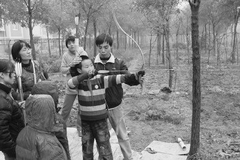 家长为孩子道德补课带热国学班 一年收费两万