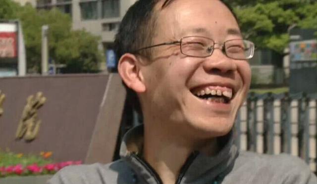 中年猥琐大叔带未成年学生妹开房 7成酒店不管