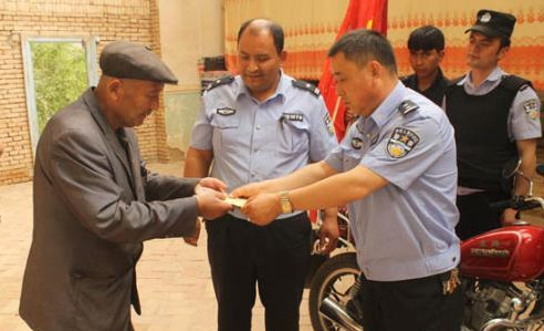 新疆69岁大叔骑摩托车行1000多公里去乌鲁木