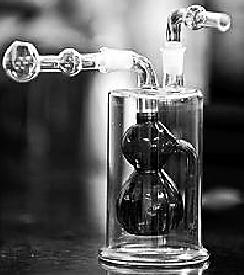 微信交友 一个姑娘被吸毒又被开房