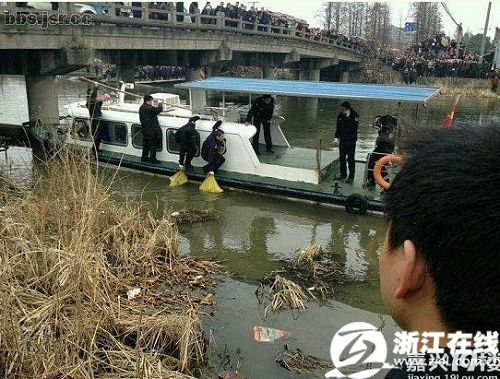 女孩陪小<em>姐妹</em>去讨高利贷欠款 赌徒锤<em>杀</em>两女残