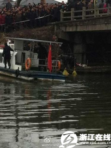 女孩陪小<em>姐妹</em>去讨高利贷欠款 赌徒锤<em>杀</em>两女残