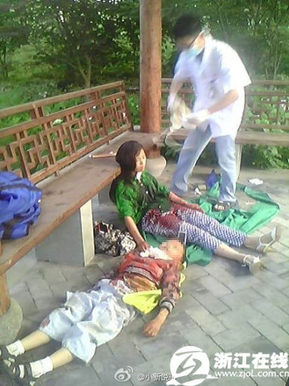 6岁男童被母亲割颈倒地 见其欲自杀忍痛跳起夺