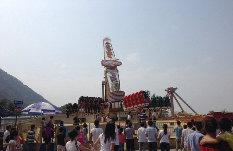 西安游乐设施甩落3名游客