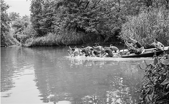 备战龙舟会 一年一度的胜会将在这里举行