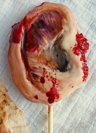 真菌脚趾饼干 英国蛋糕店怪异<em>恶心</em>蛋糕难下咽