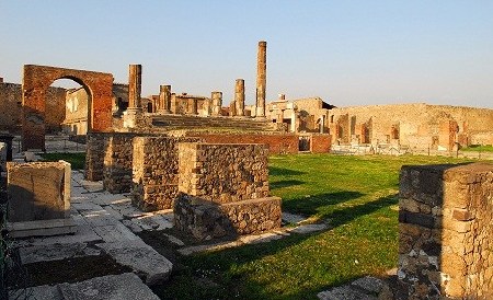 意大利庞贝古城再塌墙 政府保护文物不利遭批