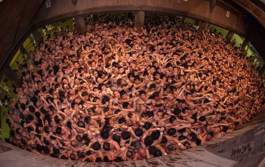 <em>日本裸体</em>节在冈山举行