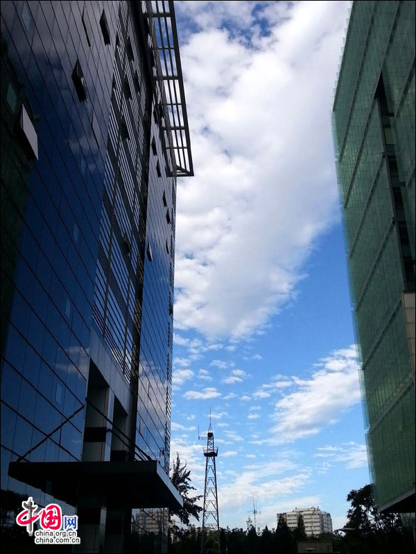 北京好天气反击雾霾 打开天空极限欢迎外国游