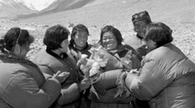 世界首位珠峰北坡登顶女登山家潘多去世