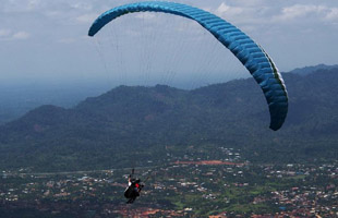 加纳无动力滑翔伞旅游节开幕