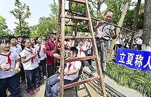 媒体揭秘低价旅游团:导游垫付费用 购物返点4