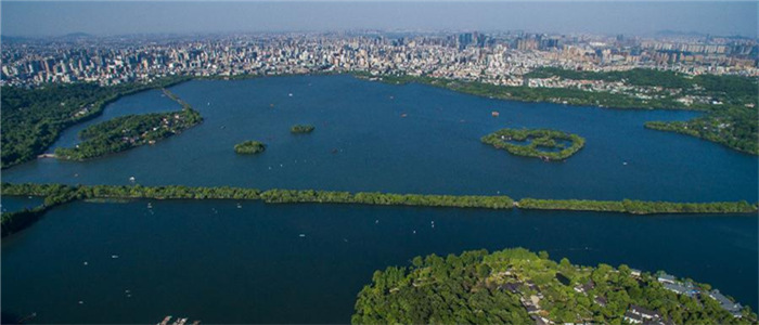 碧空如洗“绿西湖”