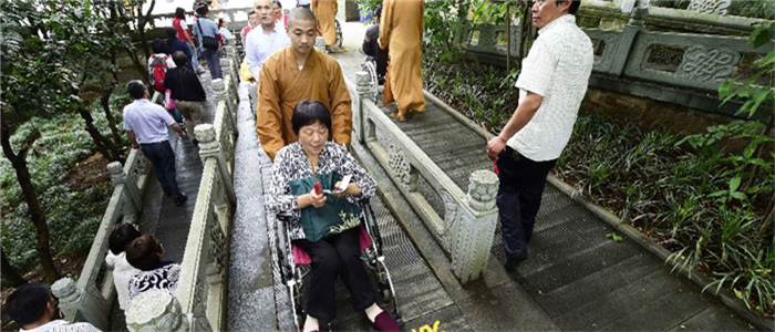 杭州灵隐寺开通无障碍通道